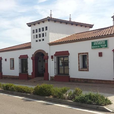 Apartamentos Turisticos - Hostal Los Alisos Aliseda エクステリア 写真