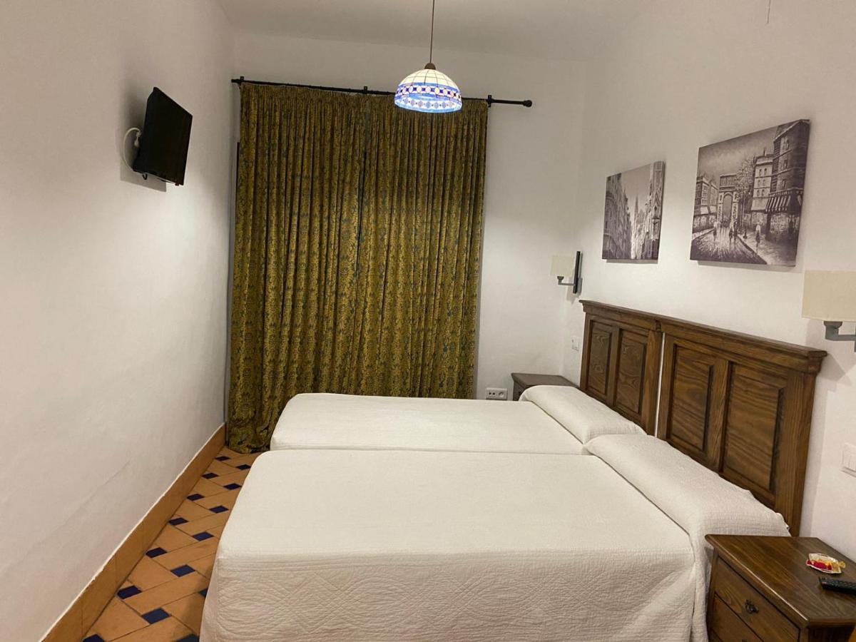Apartamentos Turisticos - Hostal Los Alisos Aliseda エクステリア 写真