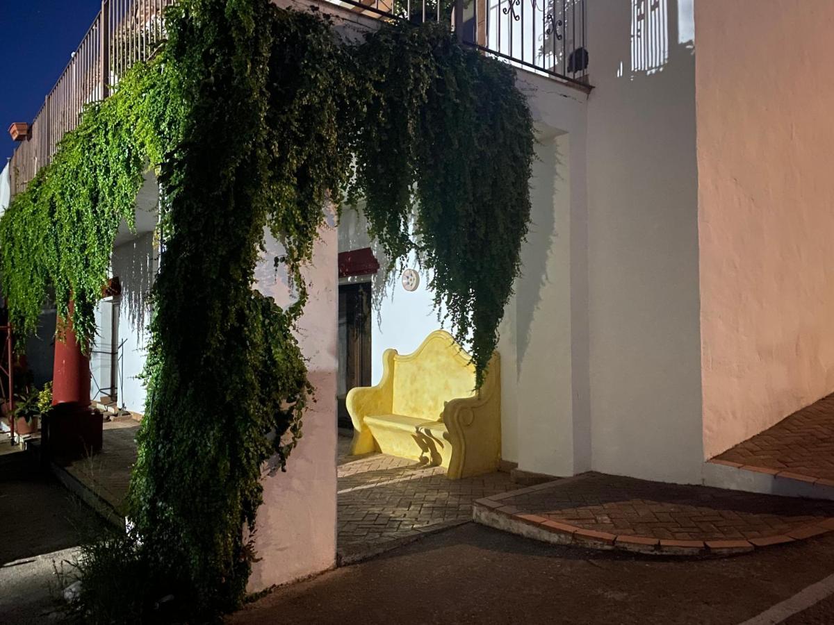 Apartamentos Turisticos - Hostal Los Alisos Aliseda エクステリア 写真