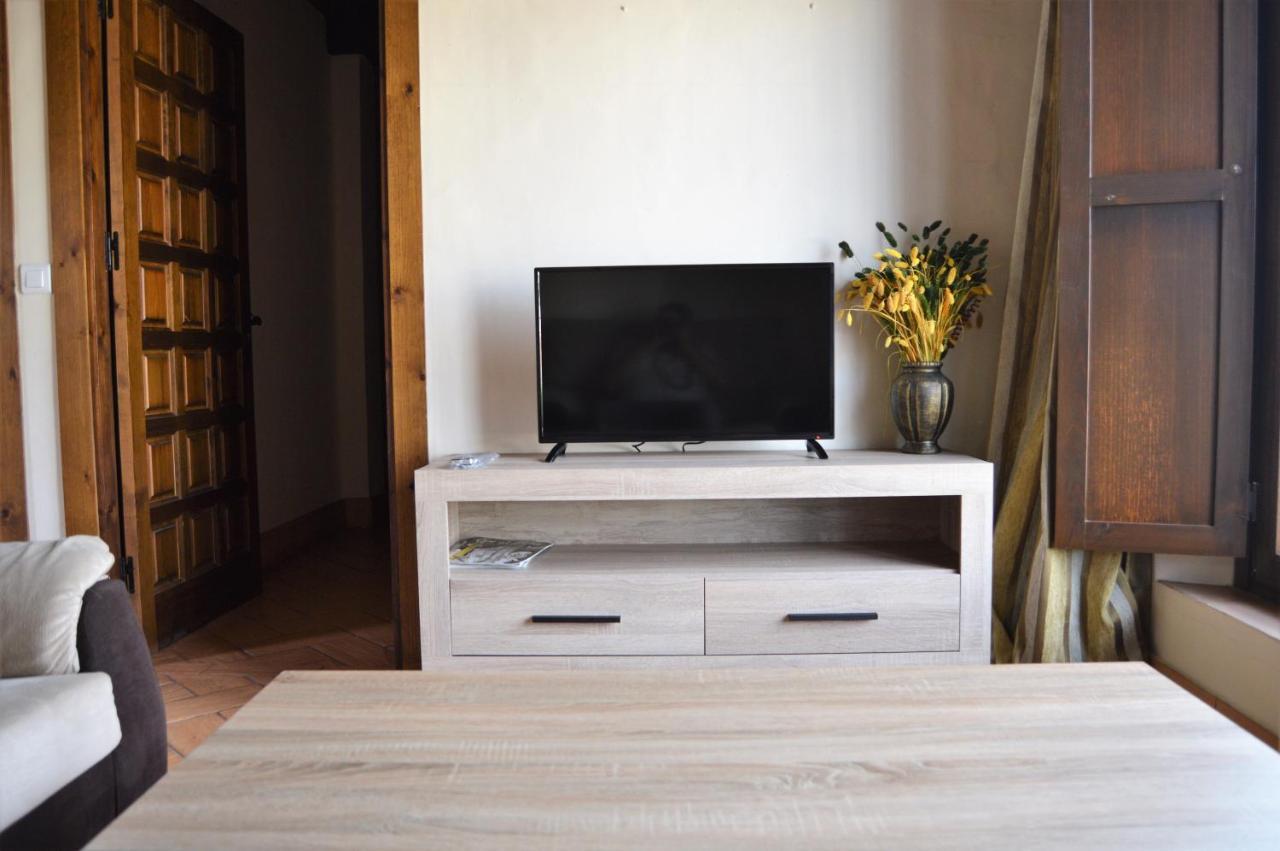 Apartamentos Turisticos - Hostal Los Alisos Aliseda エクステリア 写真