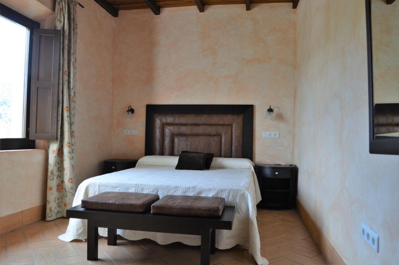 Apartamentos Turisticos - Hostal Los Alisos Aliseda エクステリア 写真