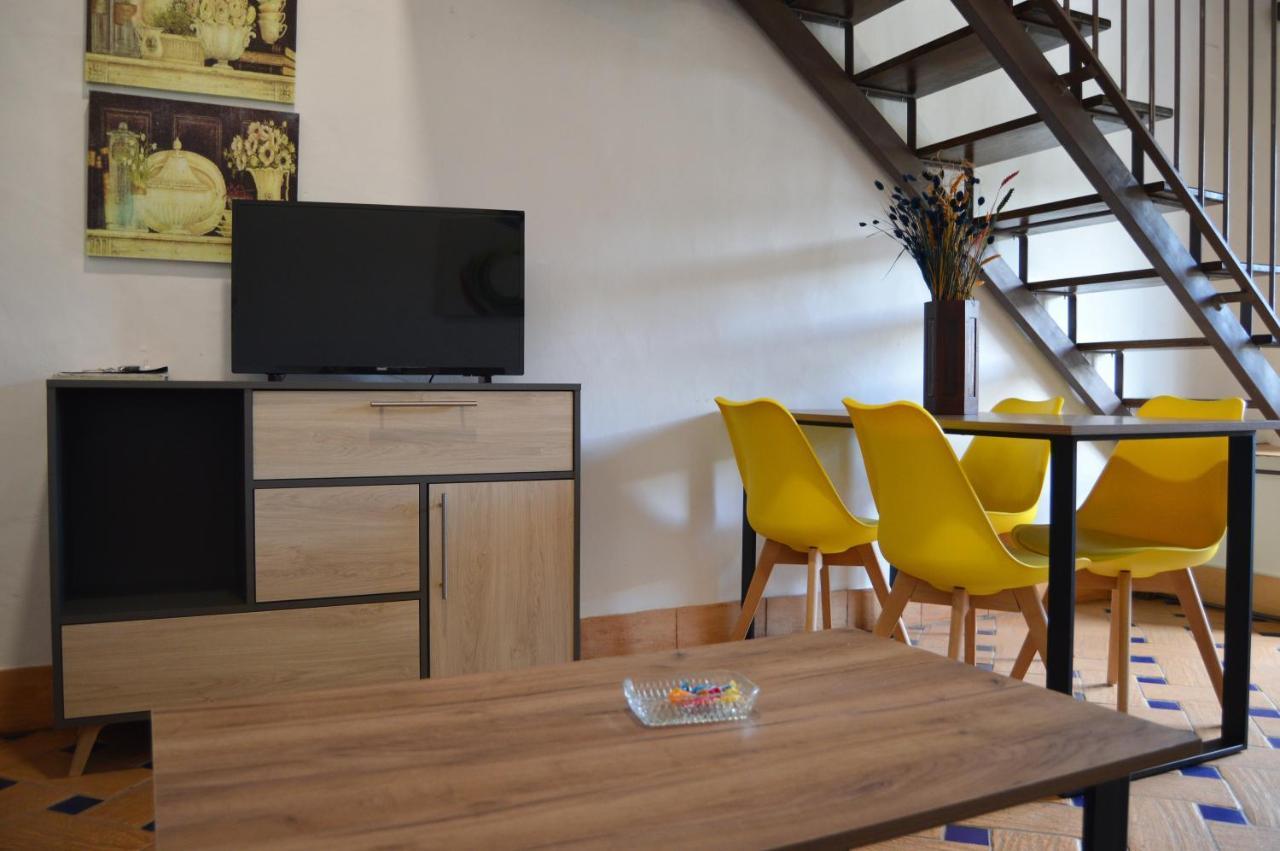 Apartamentos Turisticos - Hostal Los Alisos Aliseda エクステリア 写真