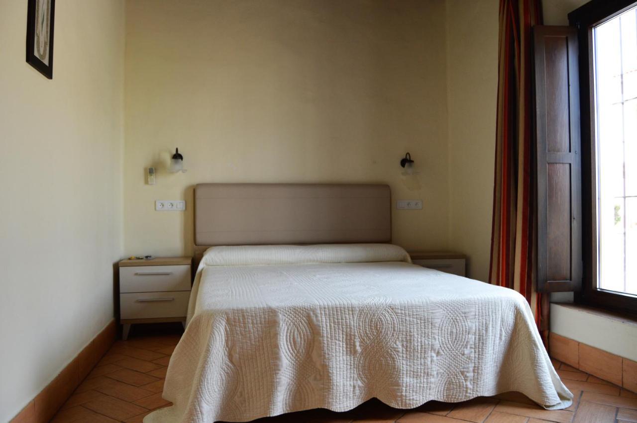 Apartamentos Turisticos - Hostal Los Alisos Aliseda エクステリア 写真