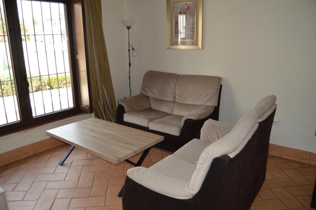 Apartamentos Turisticos - Hostal Los Alisos Aliseda エクステリア 写真