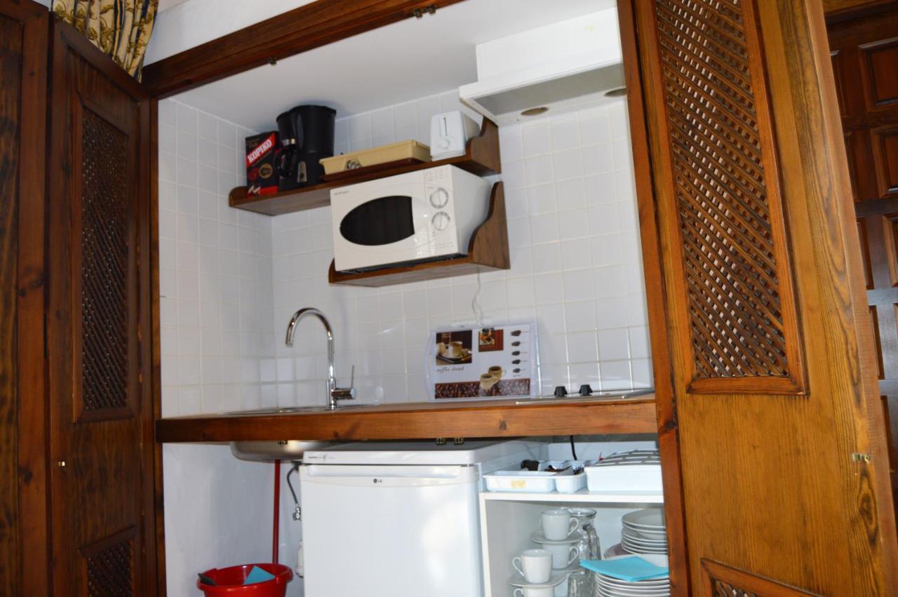 Apartamentos Turisticos - Hostal Los Alisos Aliseda エクステリア 写真