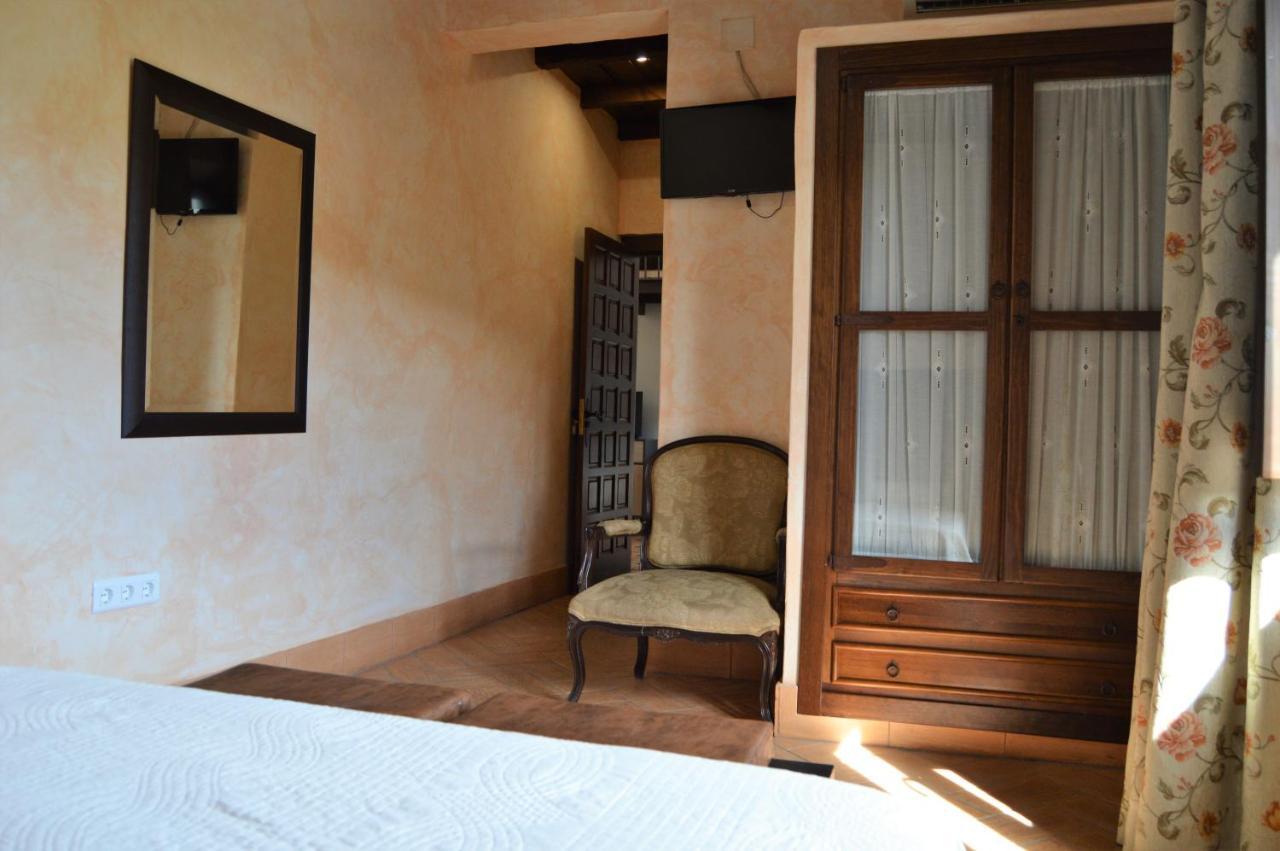 Apartamentos Turisticos - Hostal Los Alisos Aliseda エクステリア 写真