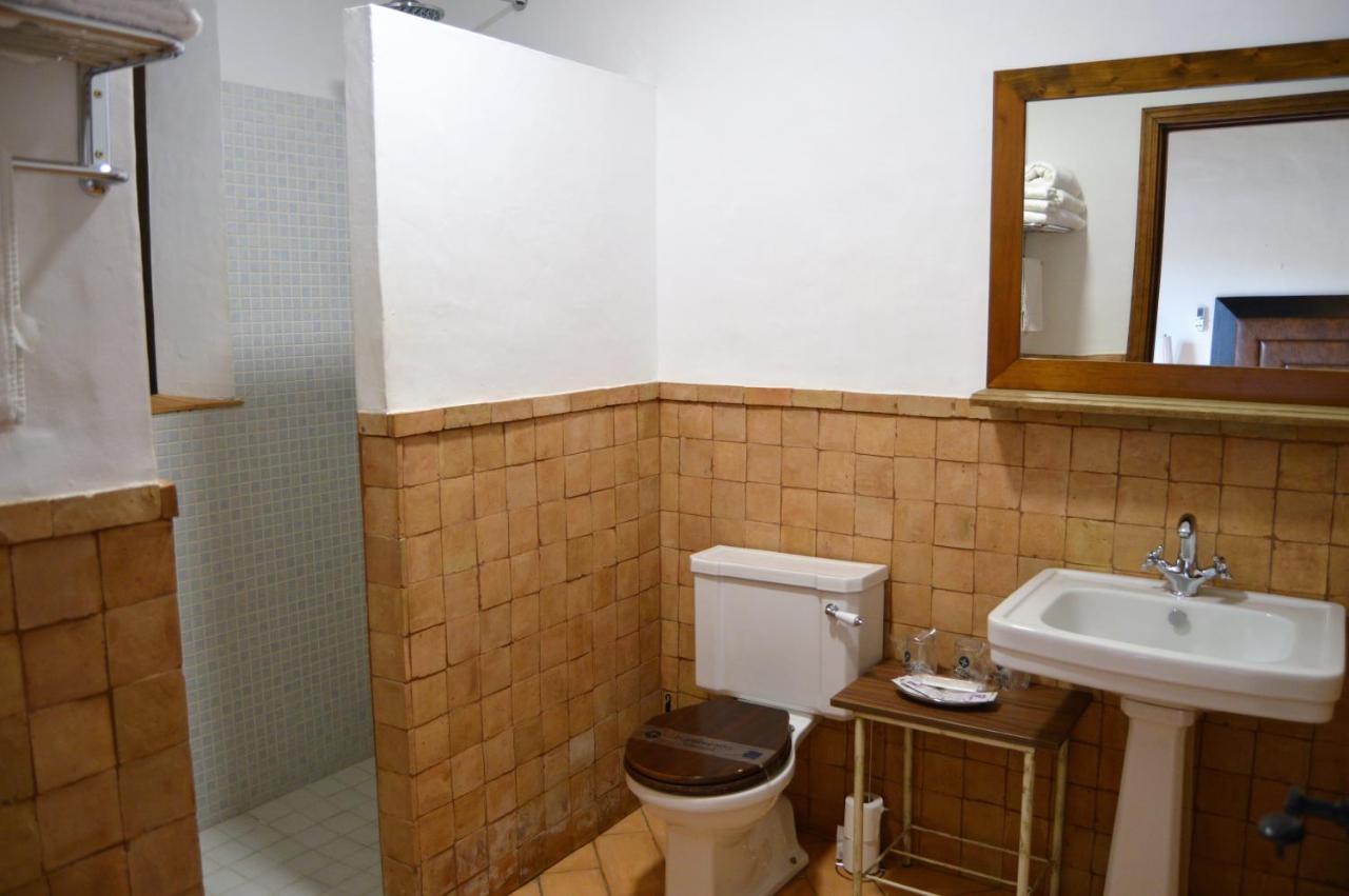 Apartamentos Turisticos - Hostal Los Alisos Aliseda エクステリア 写真