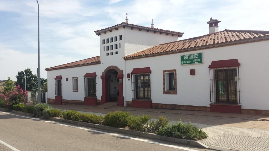 Apartamentos Turisticos - Hostal Los Alisos Aliseda エクステリア 写真